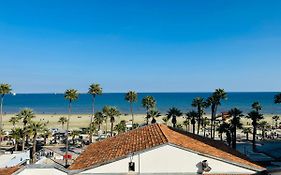Whispering Palms 1-Br Apt By Finikoudes Beach