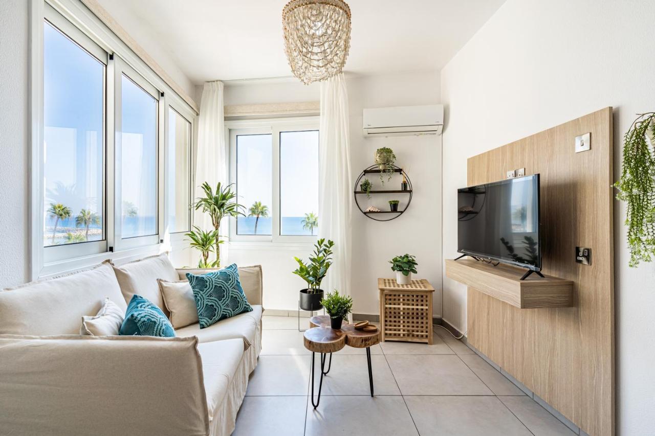 Whispering Palms 1-Br Apt By Finikoudes Beach Larnaca Exterior foto