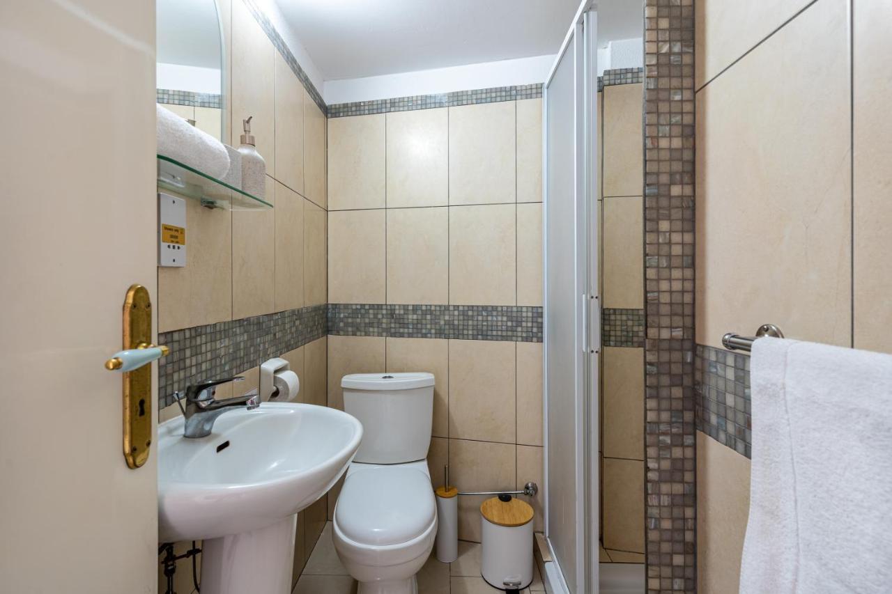 Whispering Palms 1-Br Apt By Finikoudes Beach Larnaca Exterior foto