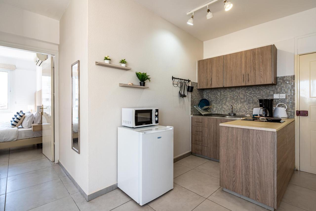 Whispering Palms 1-Br Apt By Finikoudes Beach Larnaca Exterior foto