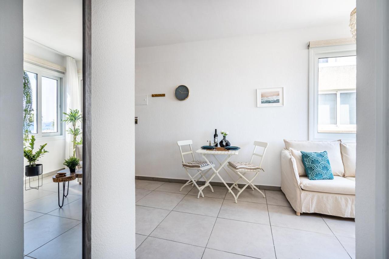 Whispering Palms 1-Br Apt By Finikoudes Beach Larnaca Exterior foto